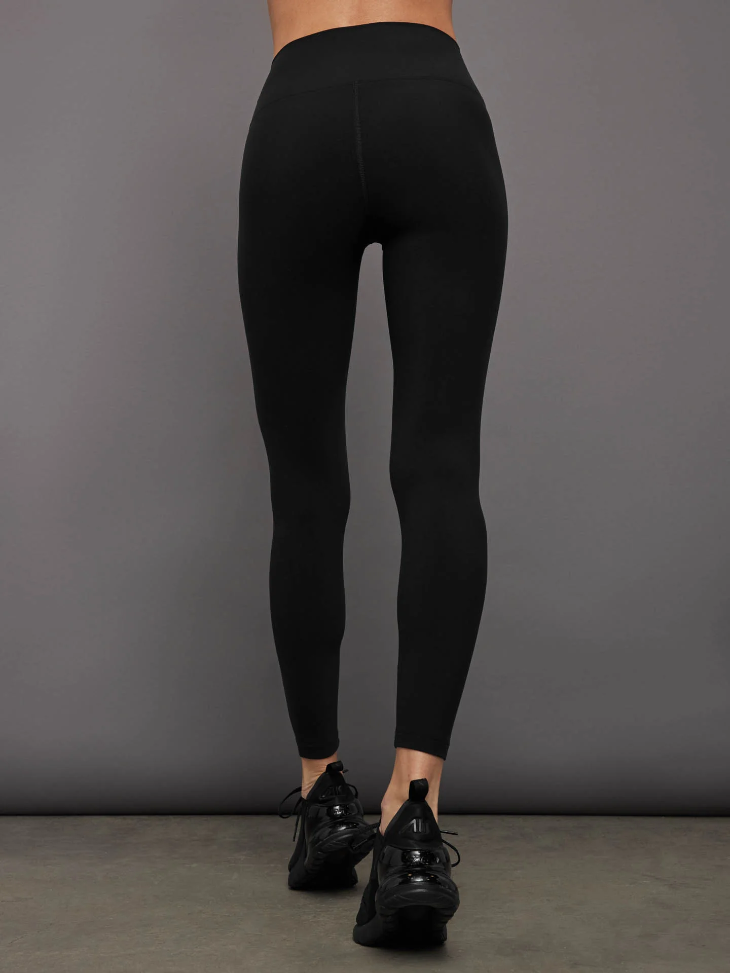 High Rise Legging in Melt - Black - Image 3
