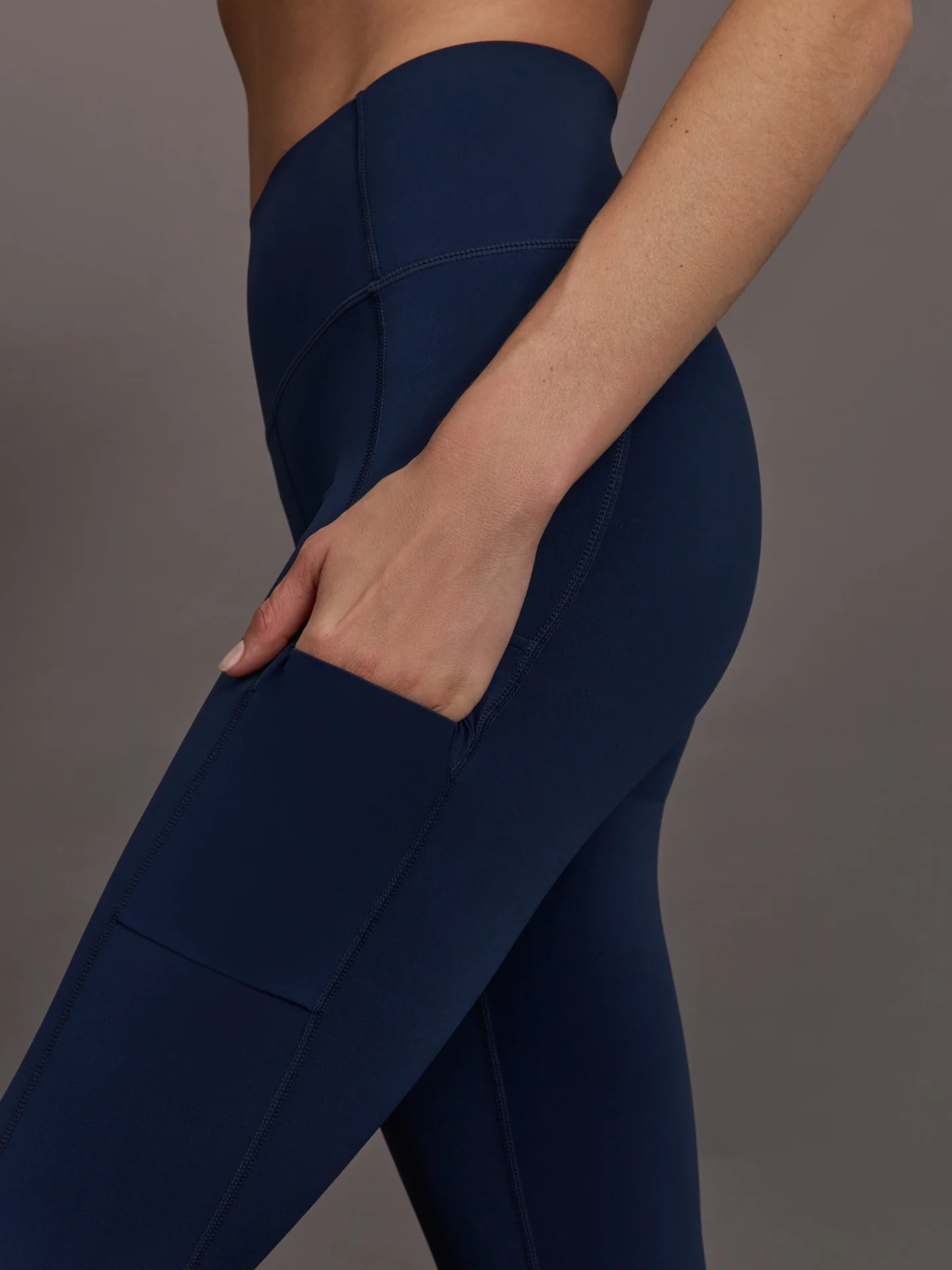 High Rise Pocket Legging in Diamond Compression - Navy - Image 5