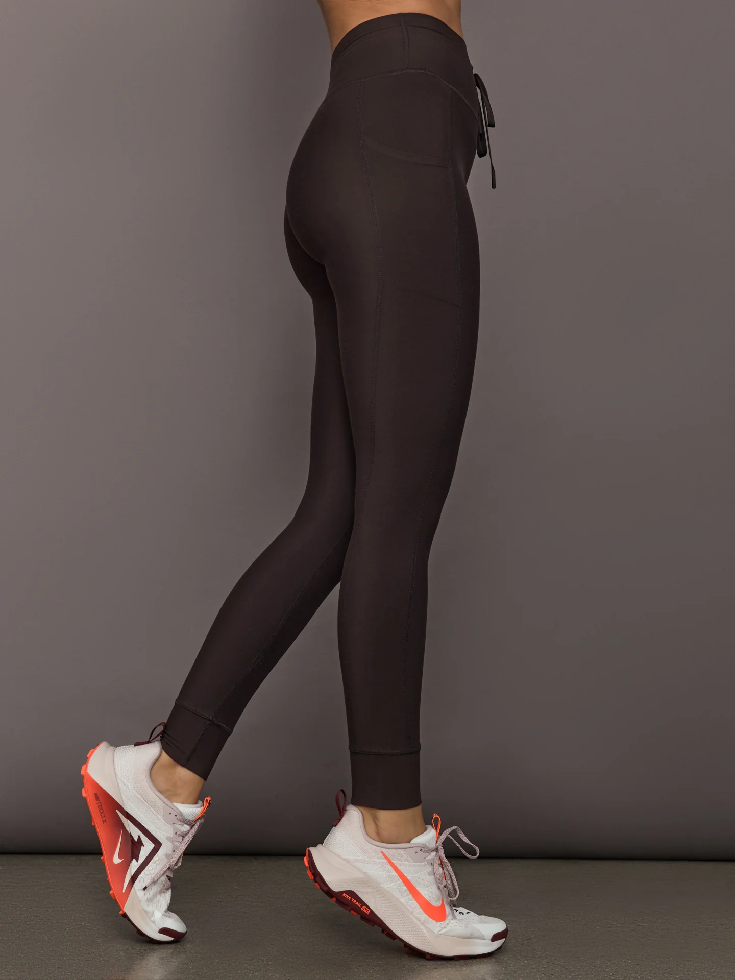High Rise Sport Pocket Legging in Melt - Chocolate Torte - Image 3