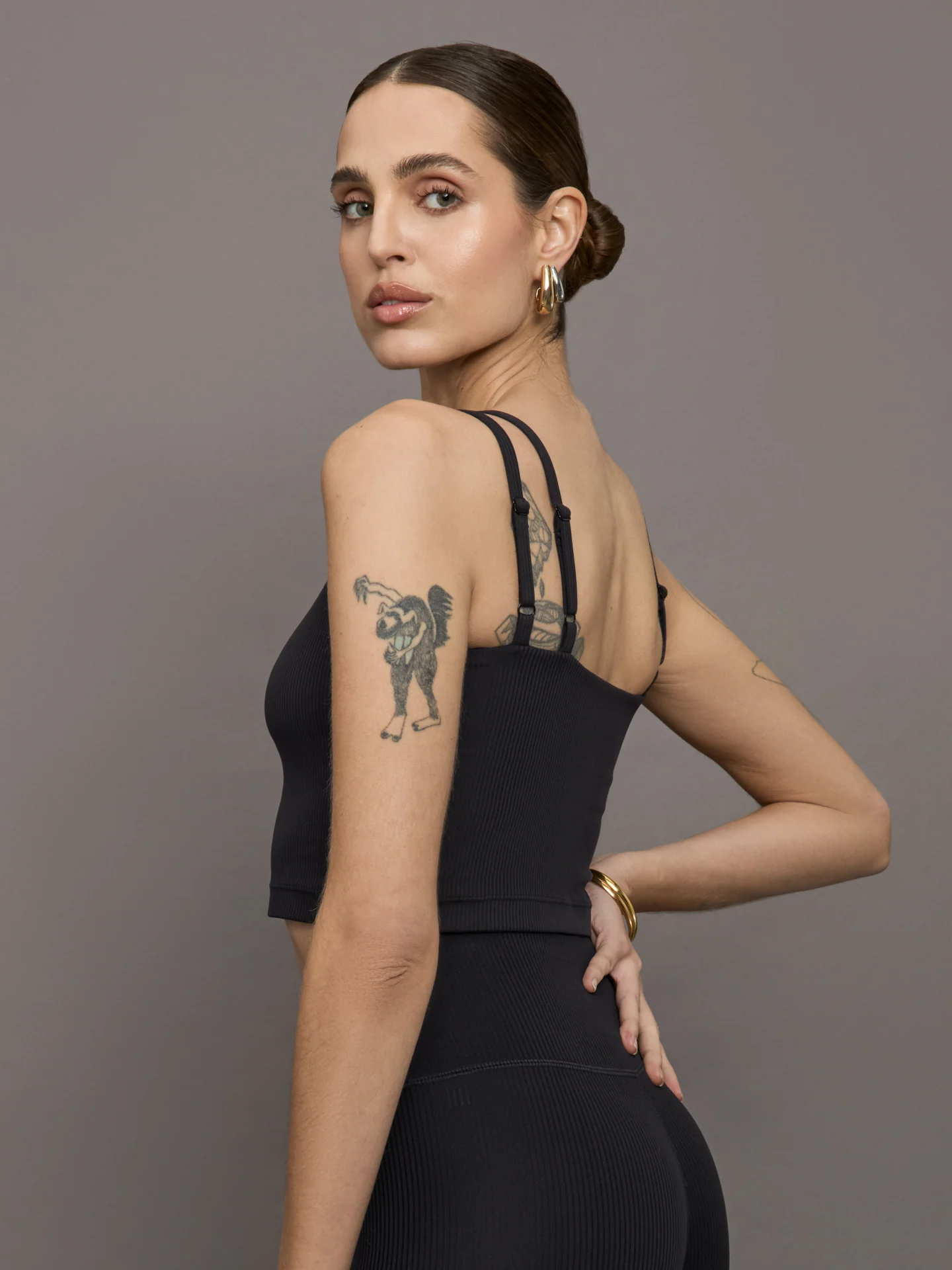 V-Neck Tank in Ribbed Melt - Black - Image 3