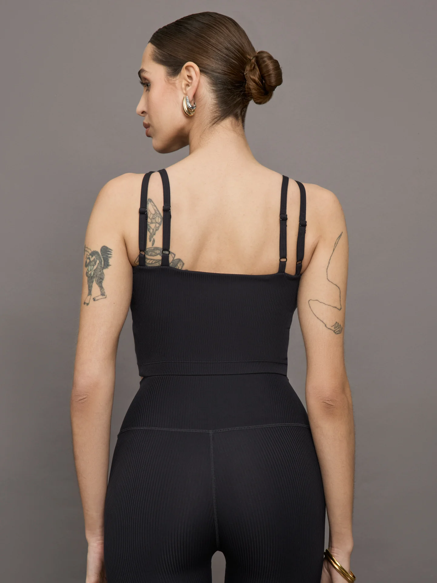 V-Neck Tank in Ribbed Melt - Black - Image 4