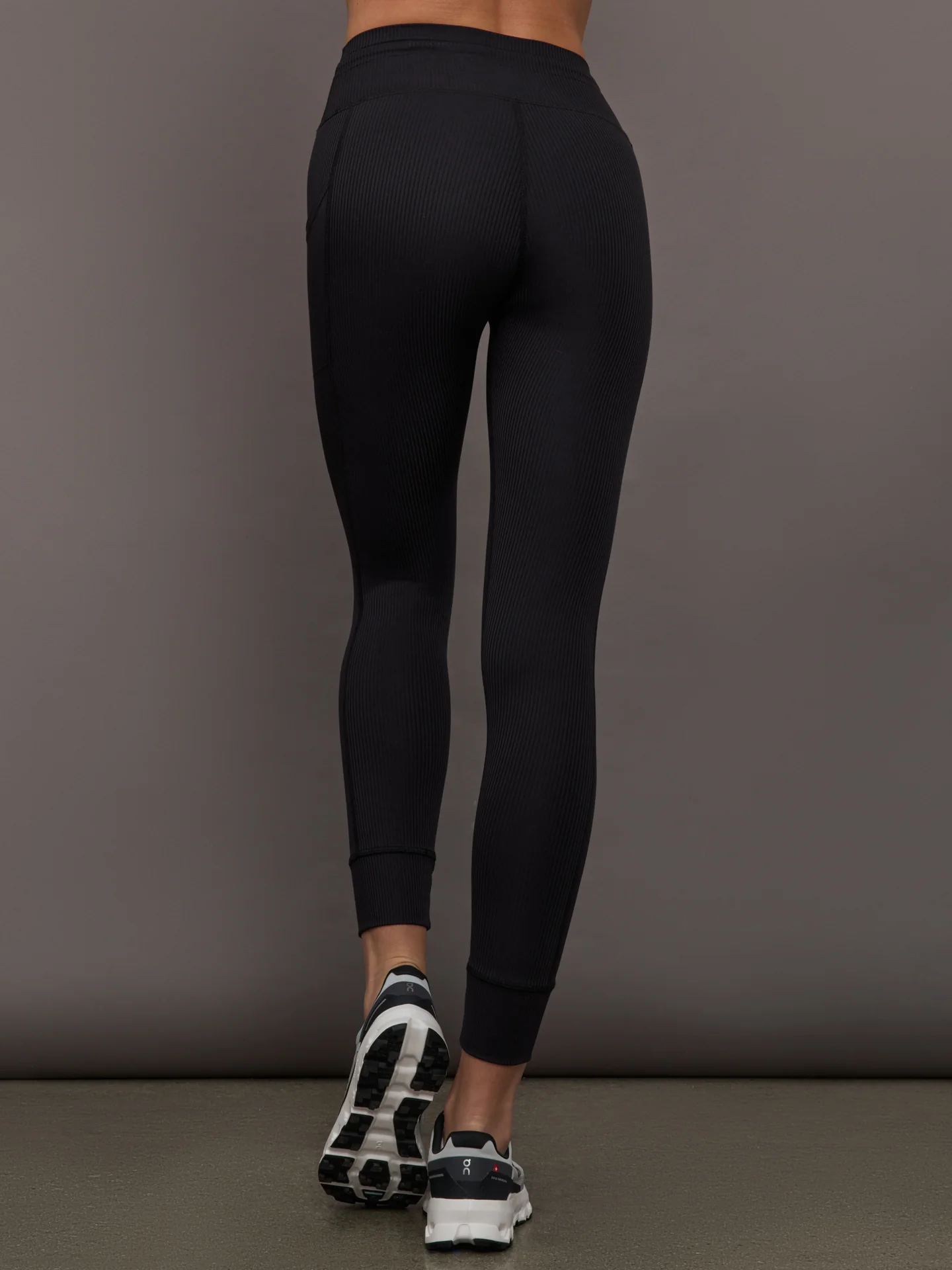 High Rise Pocket Legging in Ribbed Melt - Black - Image 3